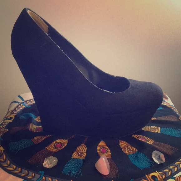 Candies Black Velvet Pumps, Close-toe - Picture 2 of 7